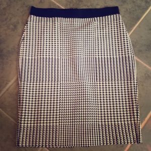 Ann Taylor Houndstooth skirt